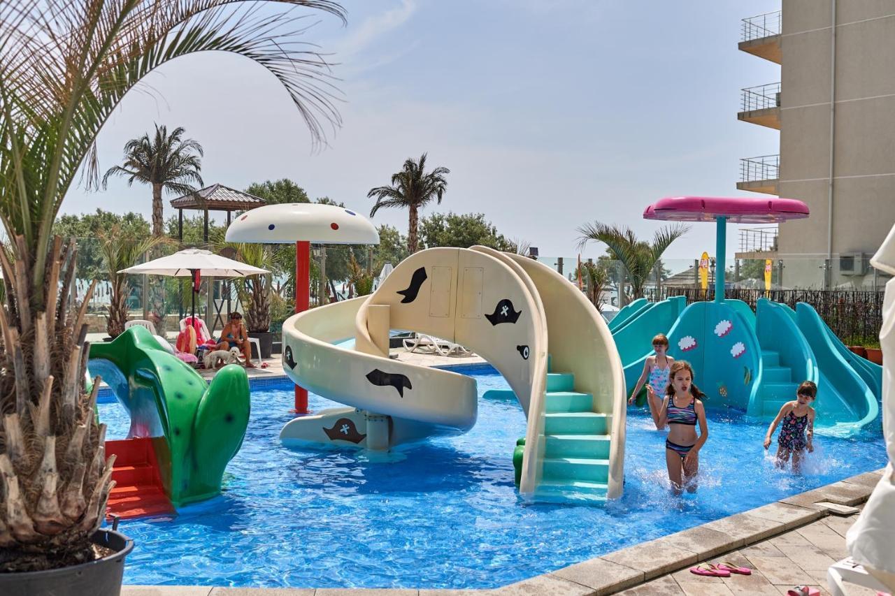 Visum Aparthotel Pool & Spa Mamaia Nord Năvodari Buitenkant foto
